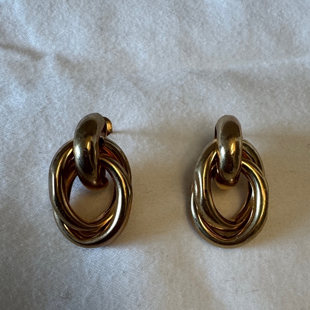 Elegant Gold Hoop Earrings